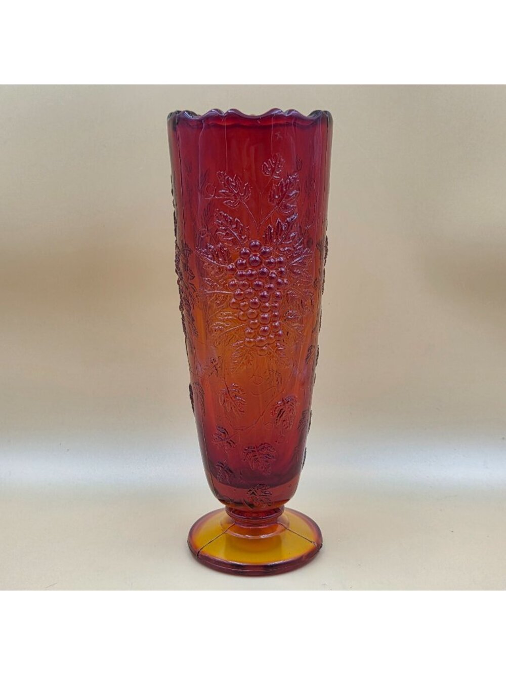 LE Smith Fayette Amberina Glass Grape Leaf Footed Vase Vintage Pedestal